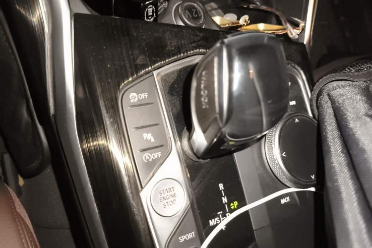 Used BMW 3 Series 2020 325Li First Edition Gear Lever