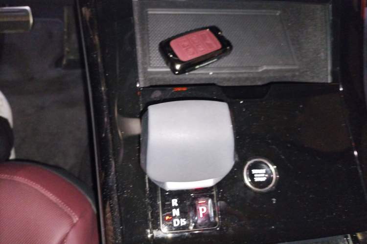 Used Land Rover Range Sport 2024 400PS Dynamic SE Gear Lever