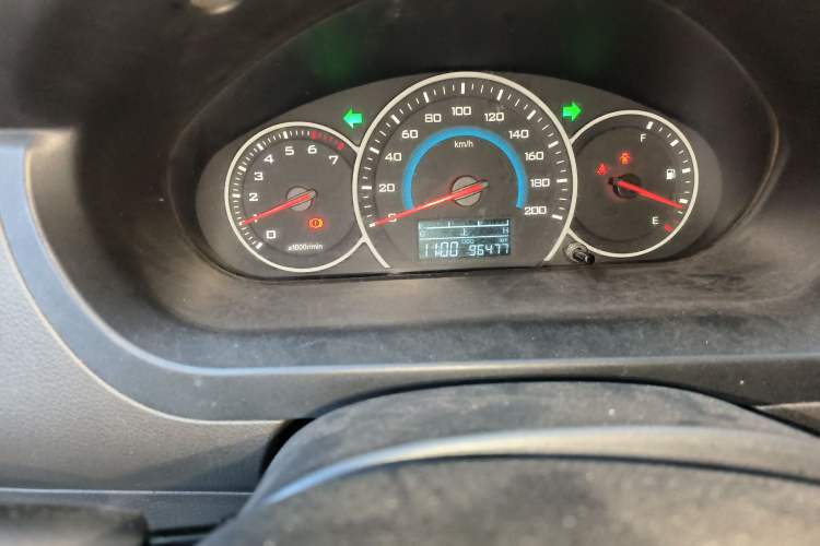 Used Wuling Rongguang V 2016 1.2L Standard Version Odometer Close Up