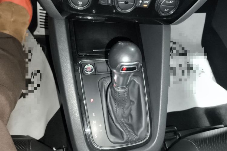 Used Volkswagen Sagitar 2015 230TSI Automatic Luxury Model
