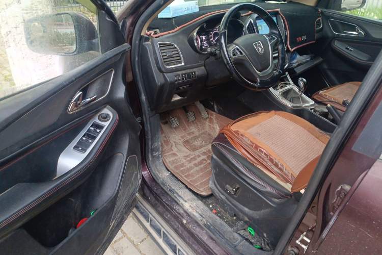 Used Baojun 560 2015 1.8L manual luxury version
