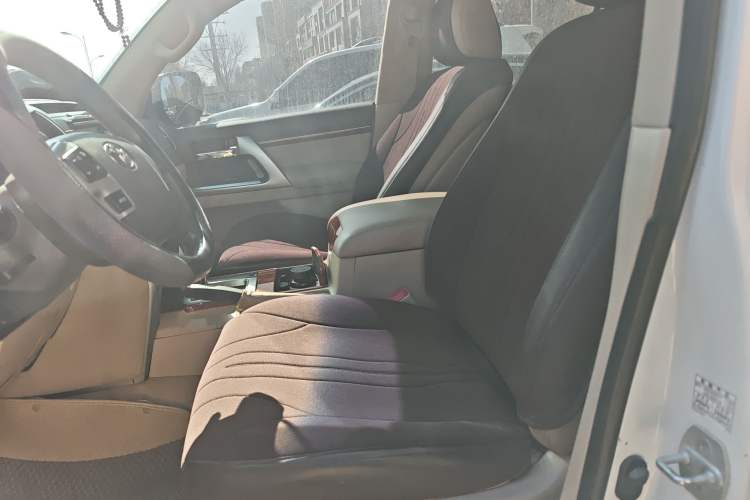 Used Toyota Land Cruiser 2012 4.0L Automatic VX
