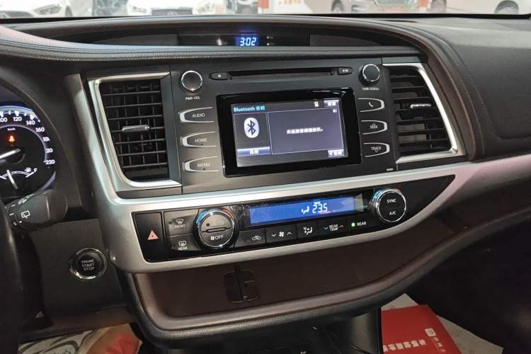 Used Toyota Highlander 2015 2.0T Four-Wheel Drive Luxury Edition 7-Seater Audio And AC Panel