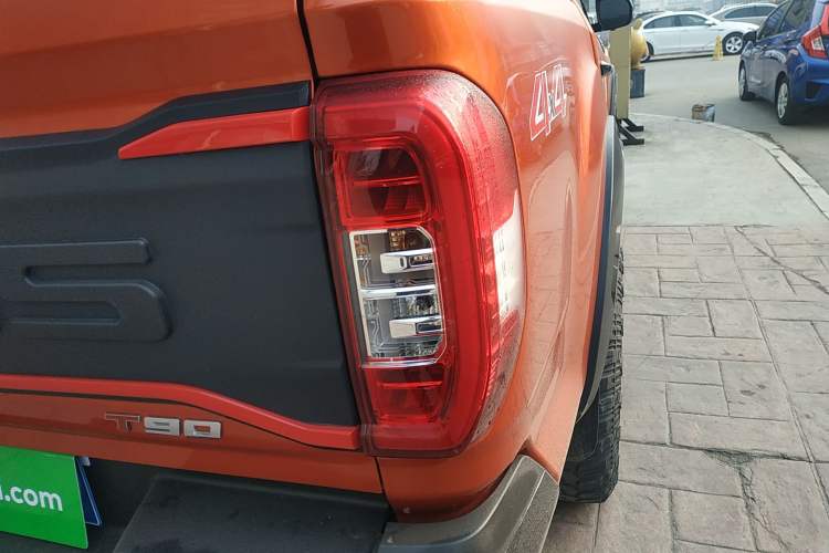 Used SAIC MAXUS T90 2021 2.0T Twin-Turbo Automatic All-Wheel Drive High-Ride Luxury Standard Cab