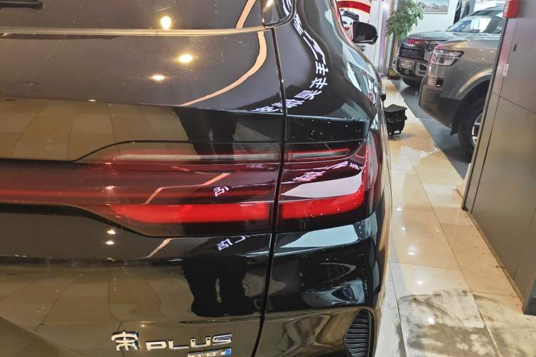 Used BYD Song PLUS New Energy 2025 DM-i Intelligent Driving 112KM Prestige Model Right Rear Taillight