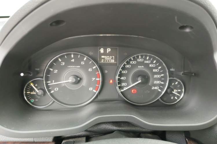 Used Subaru Outback 2012 2.5i Luxury Edition Odometer Close Up