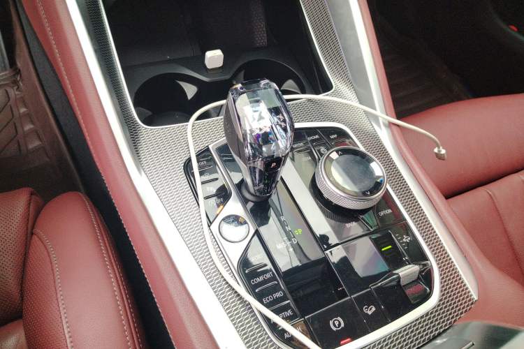 Used BMW X6 2020 xDrive40i Luxury Model with M Sport Package Gear Lever