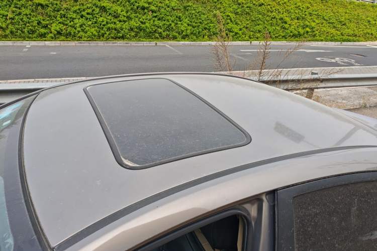 Used CHANGAN Eado 2014 1.6L Manual Luxury Model Roof