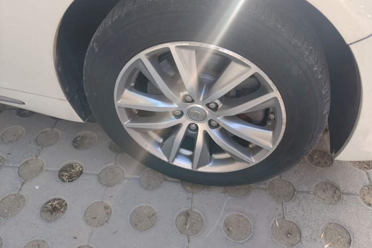 Used Infiniti Q50L 2016 2.0T Comfort Edition Right Front Wheel Hub