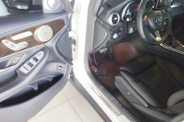 Used Mercedes-Benz GLC 2018 GLC 260 4MATIC Dynamic Edition Driver Seat