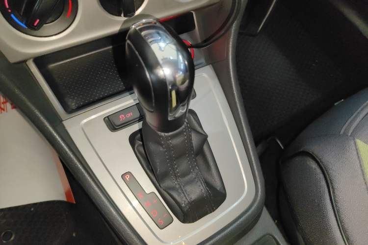 Used Volkswagen Lavida 2013 Revised Classic 1.6L Automatic Fashion Edition