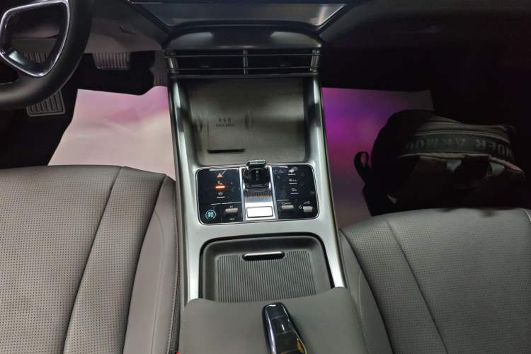 Used BYD Seal 07 DM-i 2025 DM-i 1.5L 125km Luxury Model Gear Lever