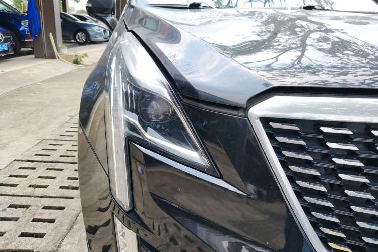 Used Cadillac XT5 2020 28T Luxury Version Right Front Headlight