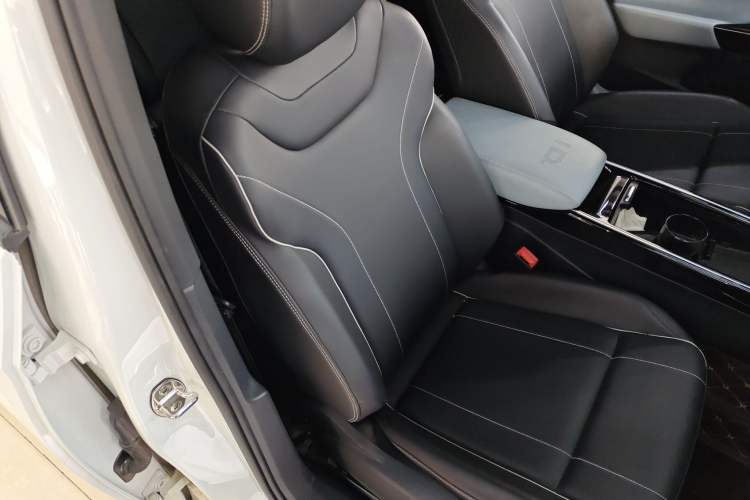 Used Volkswagen ID.4 X 2024 Pure & Smart Edition Right Front Seat