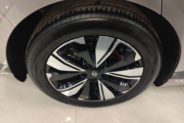 Used CHANGAN NEVO A07 2025 Blue Whale Pure Electric Version 525 Luxury Model Right Rear Wheel Hub