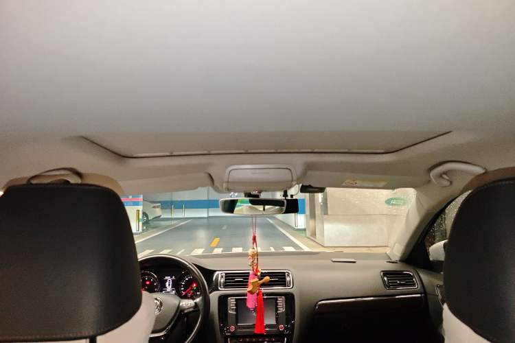 Used Volkswagen Sagitar 2017 230TSI Automatic Luxury Edition
