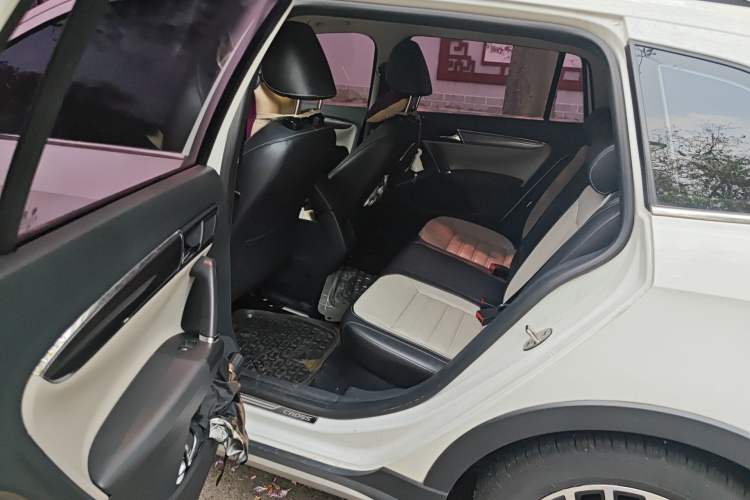 Used Volkswagen Cross Lavida 2014 1.6L Automatic Left Rear Seat