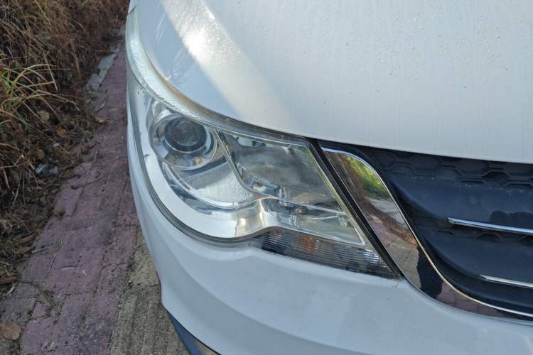 Used Baojun 730 2014 1.5L manual luxury trim 7 seats Right Front Headlight