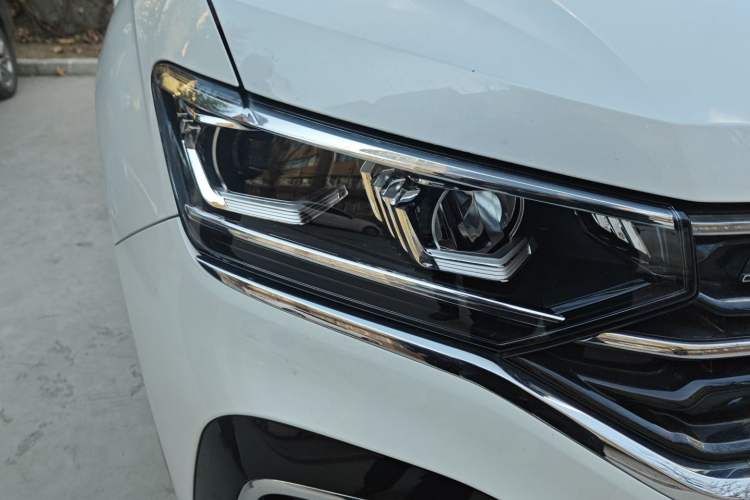 Used Volkswagen Tayron X 2020 330TSI Two-Wheel Drive Luxury Smart Connectivity Version Right Front Headlight