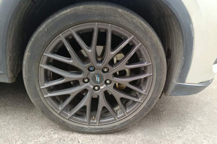 Used CHANGAN OSHAN X5 2021 1.5T DCT Flagship Edition Right Front Wheel Hub