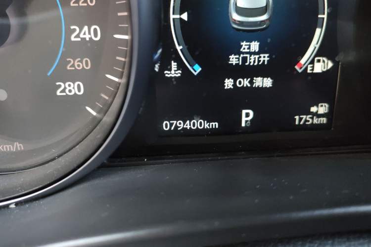 Used Jaguar F-PACE 2018 2.0T Four-Wheel Drive Urban Luxury Edition Odometer Close Up