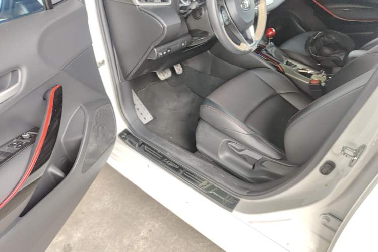 Used Toyota Levin 2019 Dual-Engine 1.8H E-CVT Sport Edition China VI Standard Driver Seat