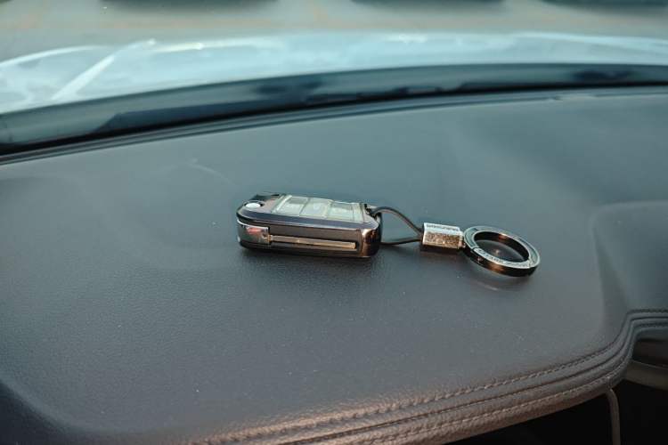 Used Volkswagen T-ROC 2025 300TSI DSG Two-Wheel Drive Chen Guang Edition Vehicle Key