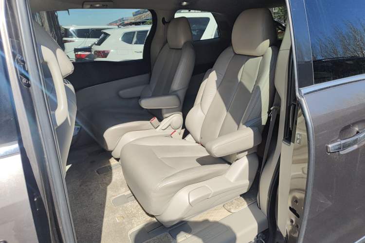 Used Buick GL8 2014 3.0L GT Luxury Business Haoya Edition Left Rear Seat