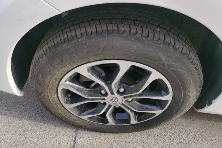 Used CHANGAN KAICHENG Oushang A600 2017 1.5L Manual Standard Edition Left Front Wheel Hub