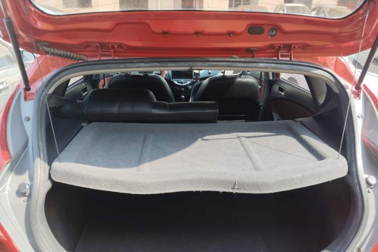 Used Hyundai Verna Ray 2014 1.4L Automatic GLX Trunk