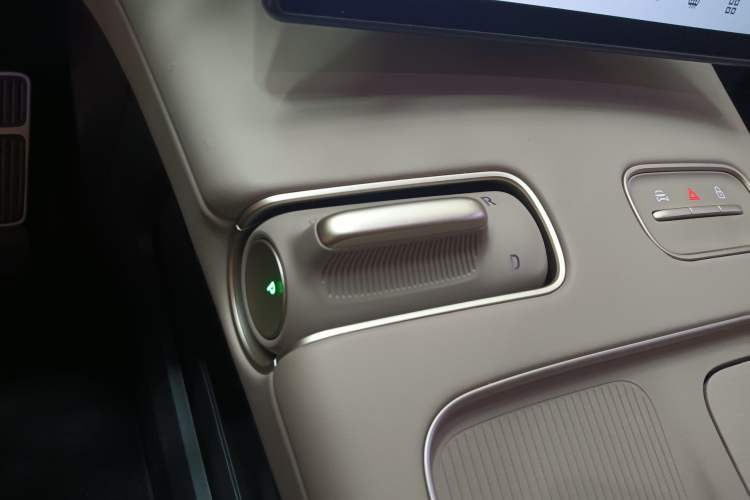 Used Nio ES8 2024 100kWh Signature Edition Gear Lever