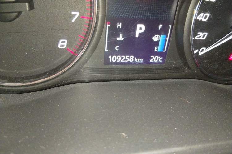 Used Mitsubishi Outlander 2016 2.4L 4x4 Elite Edition 5 Seats Odometer Close Up