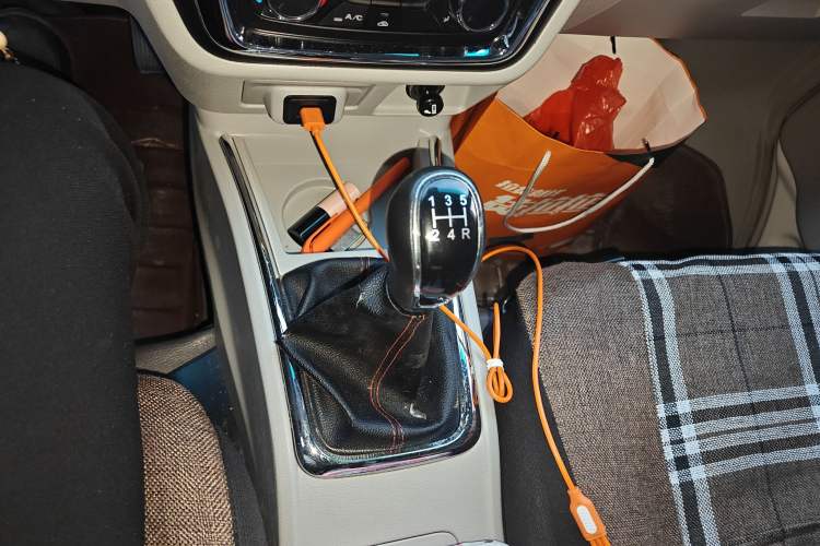 Used Jinbei New Hiace X30L 2023 1.5L Wealth Edition Van 2/5-Seater Air-Conditioned Model SWC15M