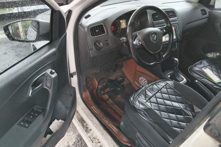 Used Volkswagen Polo 2016 1.6L Automatic Comfort Model
