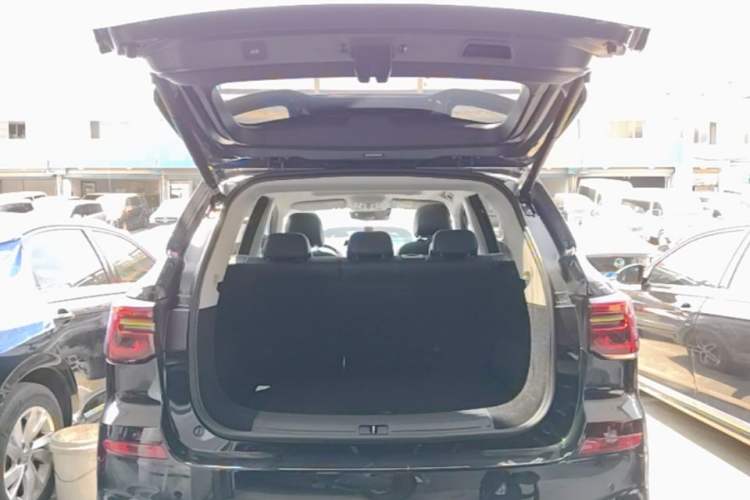 Used Roewe RX5 2023 PLUS 330TGI Automatic Trendsetting Smart Edition
