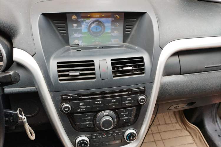 Used Bestune X80 2013 2.0L automatic comfort version
