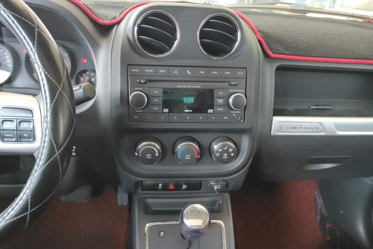 Used Jeep Compass (Import) 2015 2.0L two-wheel drive sport version