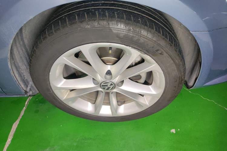 Used Volkswagen FAW-Volkswagen CC 2011 1.8TSI Luxury Model Right Front Wheel Hub