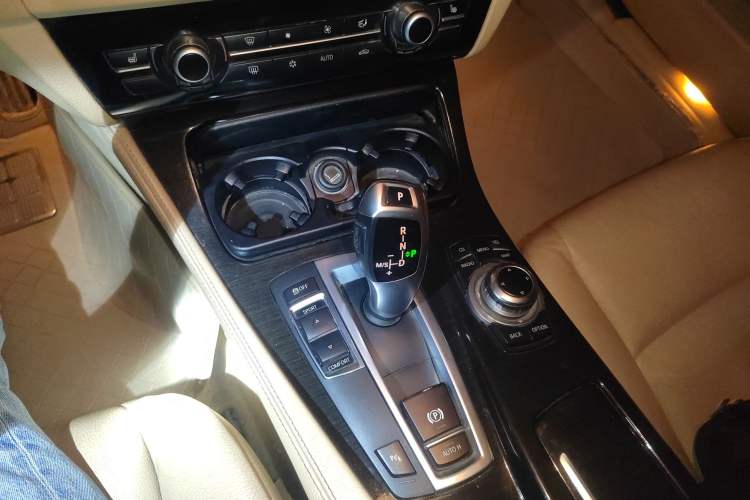 Used BMW 5 Series 2013 530Li Leading Model
