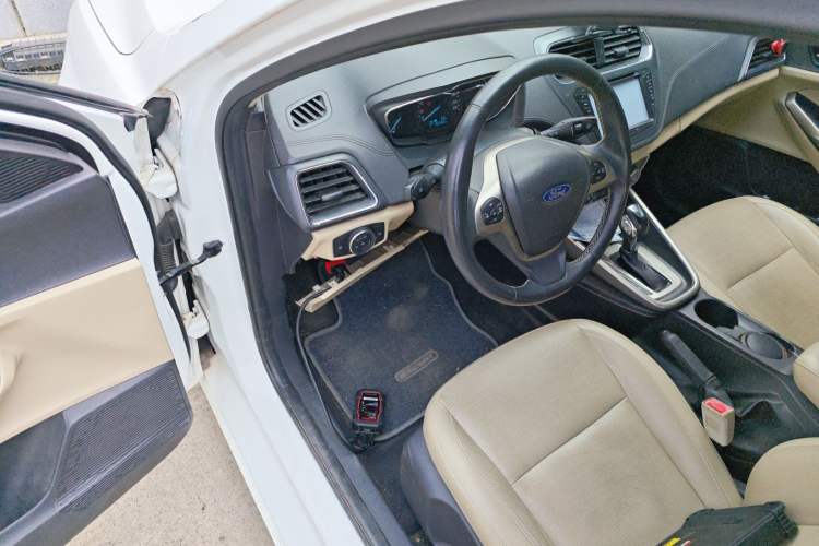 Used Ford Escort 2015 1.5L Automatic Fashion Model
