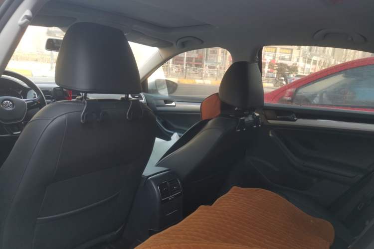 Used Volkswagen Sagitar 2016 230TSI 25th Anniversary Edition Headliner