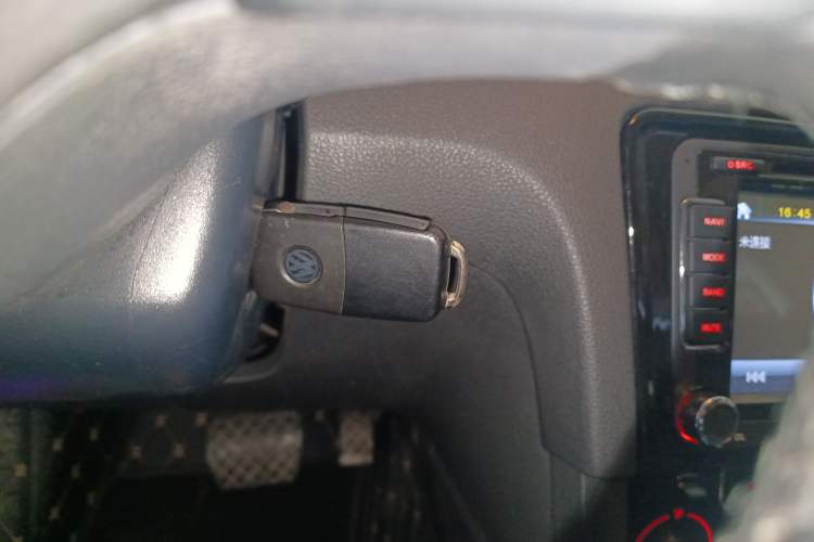 Used Volkswagen Bora 2014 1.6L Automatic Comfort Model Interior 1