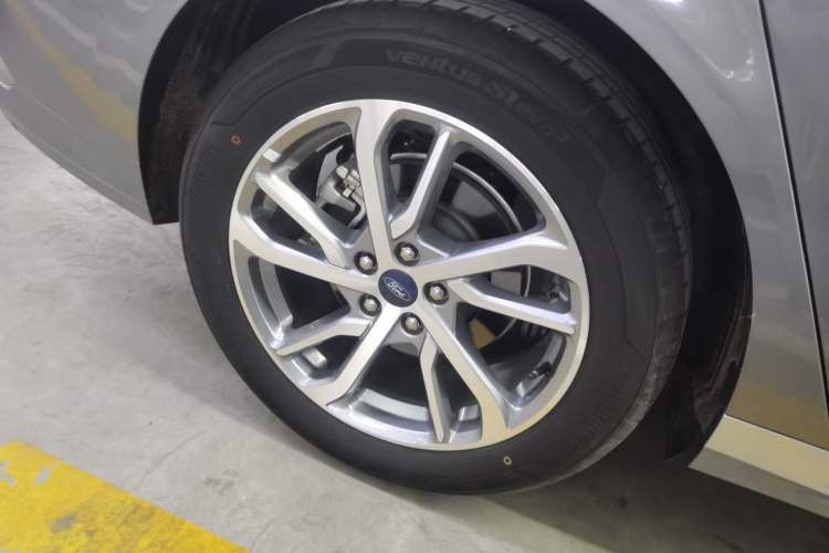 Used Ford Mondeo 2022 Restyled EcoBoost 245 Luxury Version Right Rear Wheel Hub