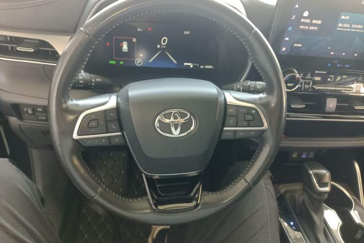 Used Toyota Highlander 2022 Dual-Engine 2.5L Four-Wheel Drive Supreme Edition 7-Seater Steering Wheel
