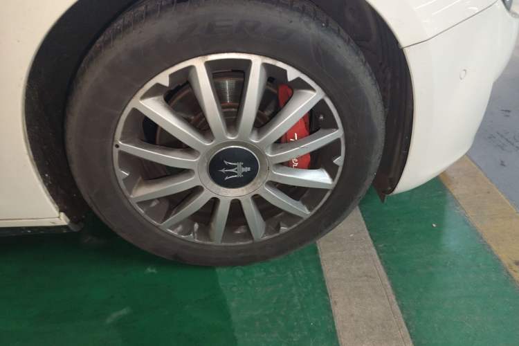 Used Maserati Ghibli 2018 Revised Version 3.0T Standard Edition Right Front Wheel Hub