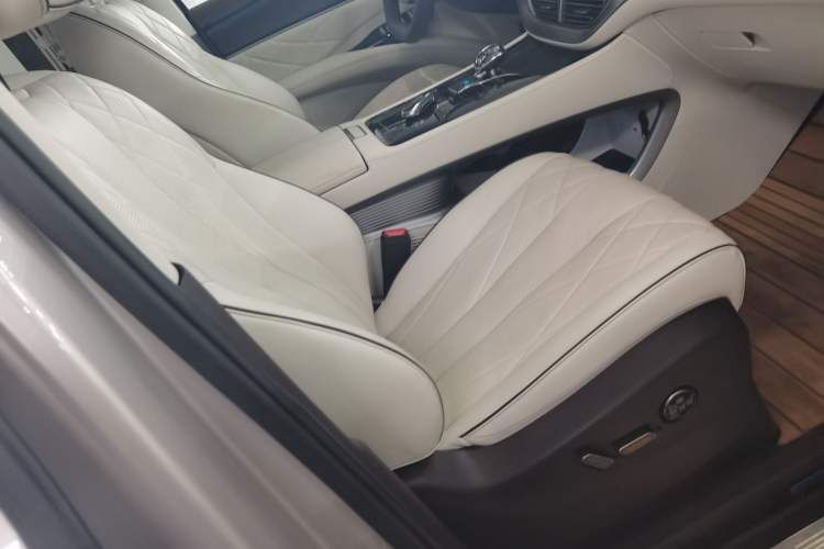 Used Denza D9 2024 DM-i 980 Four-Wheel Drive Prestige Model Right Front Seat