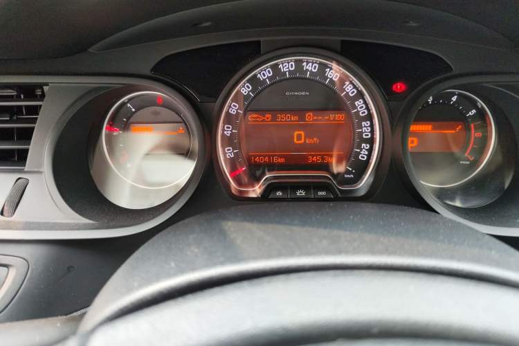 Used Citroen C5 2013 2.3L Automatic Zunyu Model Odometer Close Up