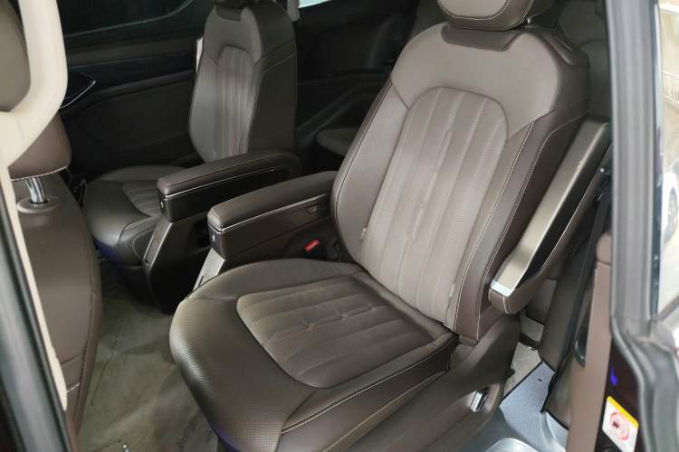 Used Volkswagen Viloran 2022 330TSI Luxury Edition
