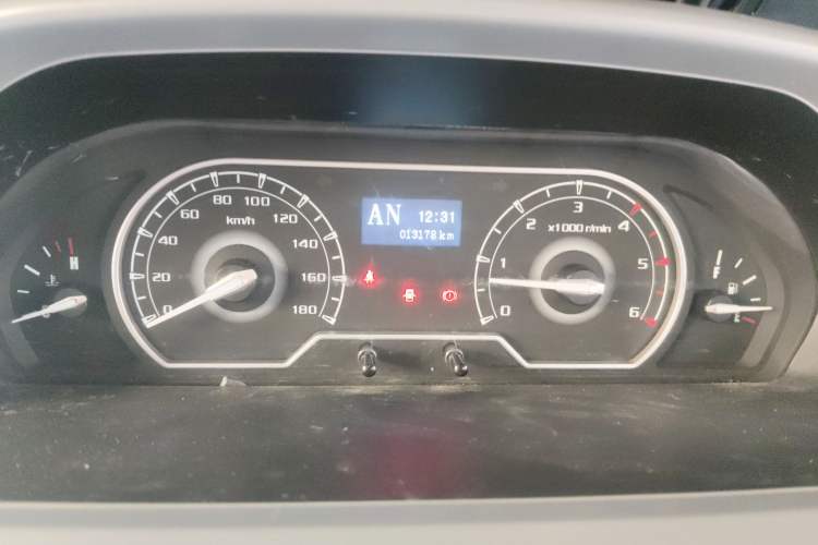 Used SAIC MAXUS Xintu V80 2021 2.0T PLUS AMT Aoyuntong Short-Wheelbase Mid-Roof 5/6-Seater
