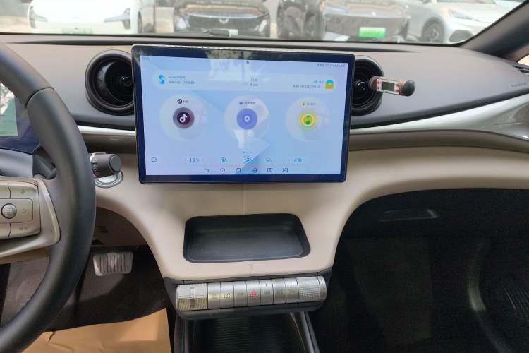 Used BYD Dolphin 2023 420 km Fashion Edition Audio And AC Panel